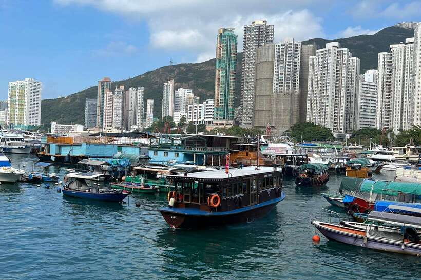 Hong Kong: Aberdeen Boat Tour and Visit Floating Museum - The classic teak boat ride from Pier 6