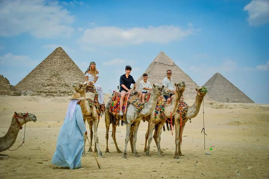 Hurghada: Cairo Pyramids, Sphinx & Egyptian Museum Day Trip - Inside the Egyptian Museum