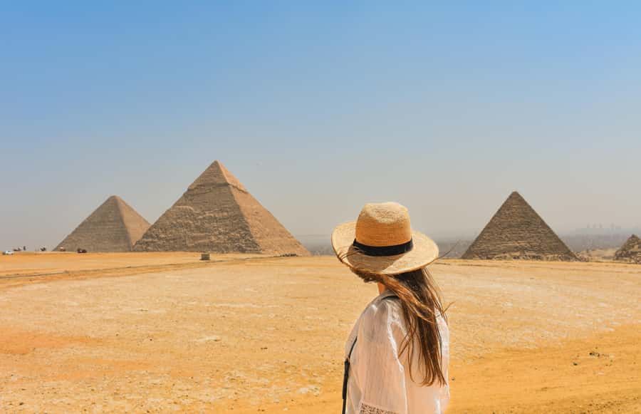 Hurghada: Cairo Pyramids, Sphinx, Museum & Bazaar Day Tour - The guides are a key strength