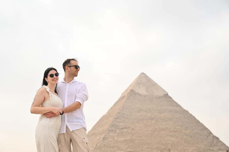 Hurghada Day Trip to Giza Pyramids, Sphinx, Museum and lunch - Giza Plateau: the Great Pyramid and the other two pyramids