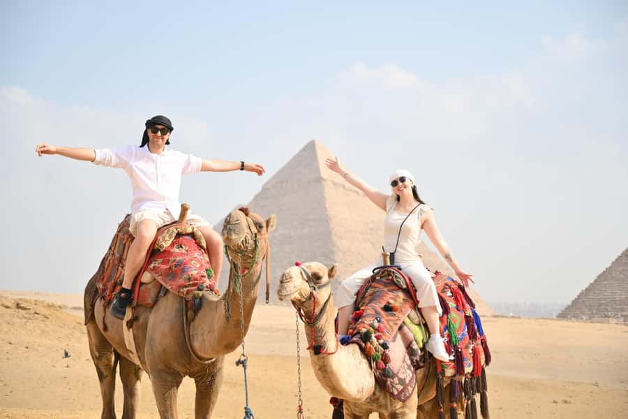 Hurghada Day Trip to Giza Pyramids, Sphinx, Museum and lunch - Lunch in Giza before the museum