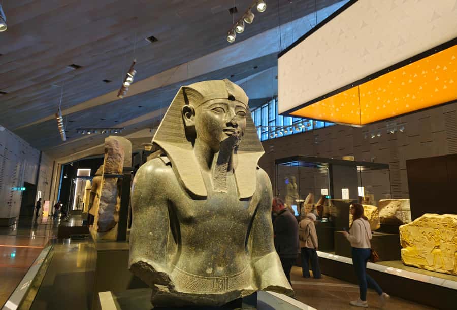 Hurghada: Grand Egyptian Museum, Pyramids & Sphinx Day Tour - First sight of the Giza Pyramids