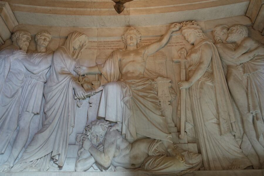 Invalides Museum - WWI & WWII - Guided Tour up to 8 guests - Key points at a glance