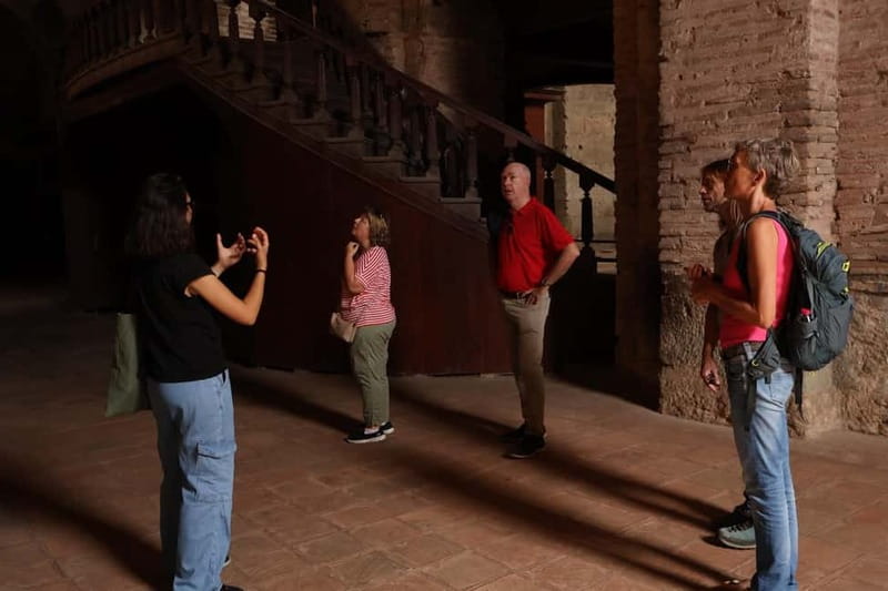 Istanbul: Topkapi Palace and Harem Museum Tour with Ticket - What the strongest guides do well
