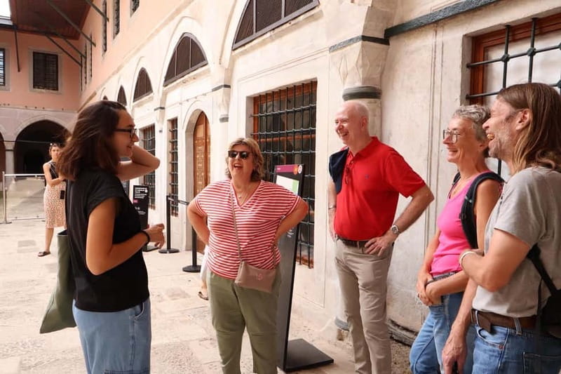 Istanbul: Topkapi Palace and Harem Museum Tour with Ticket - Crowds, sound, and the real pace of the visit