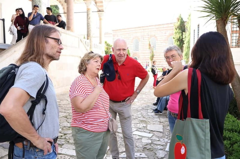 Istanbul: Topkapi Palace and Harem Museum Tour with Ticket - Meeting at Sultan III Ahmed’s Fountain