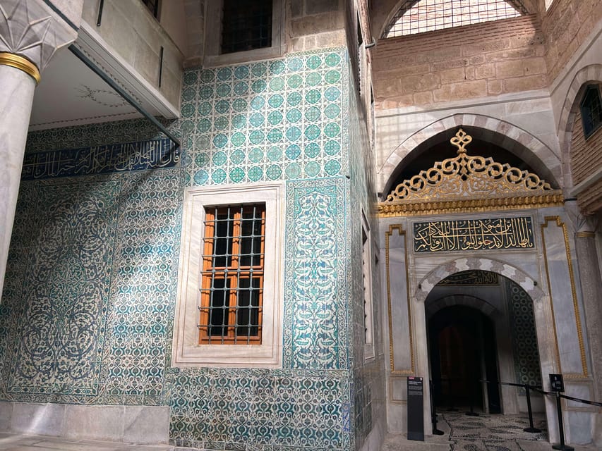 Istanbul: Topkapi Palace & Harem Museum Ticket & Audio Guide - Royal collections, sacred relics, and palace courtyards