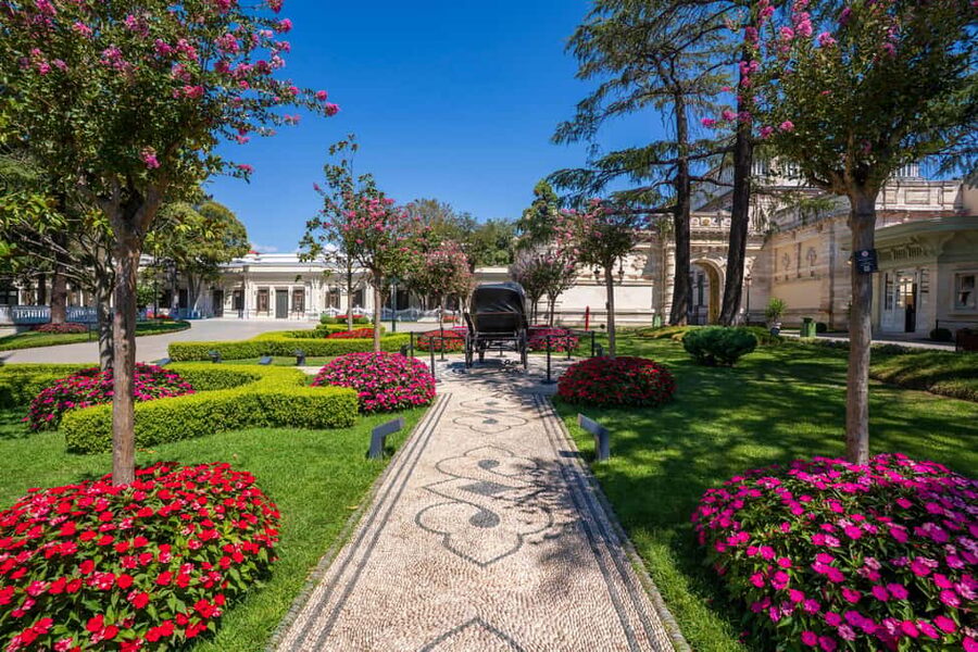 Istanbul: Yildiz Palace & Museum Skip the Ticket Line Entry - Entering the palace without a guided group