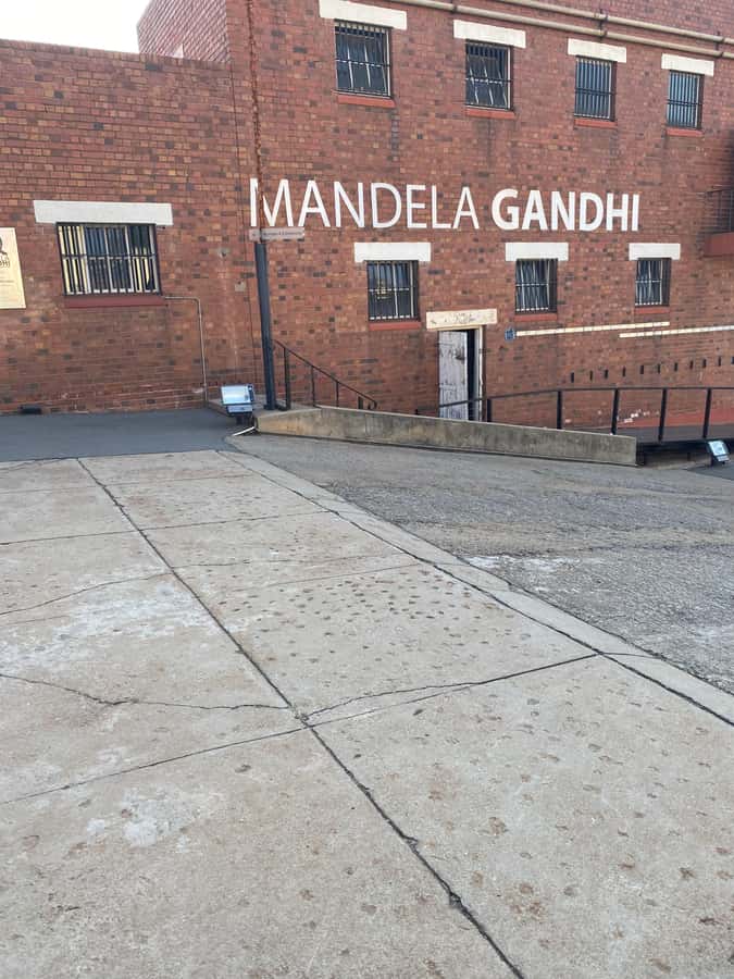 Johannesburg: Full-Day Tour with Soweto and Apartheid Museum - Guides, vehicles, and the practical rhythm of the day