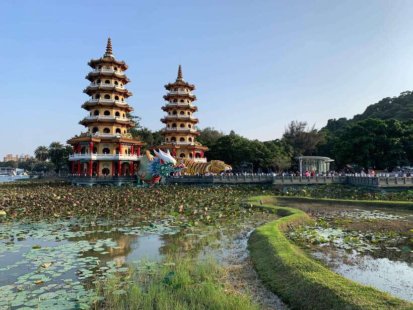 Kaohsiung: Private City Tour with Fo Guang Shan Museum - The day at a glance
