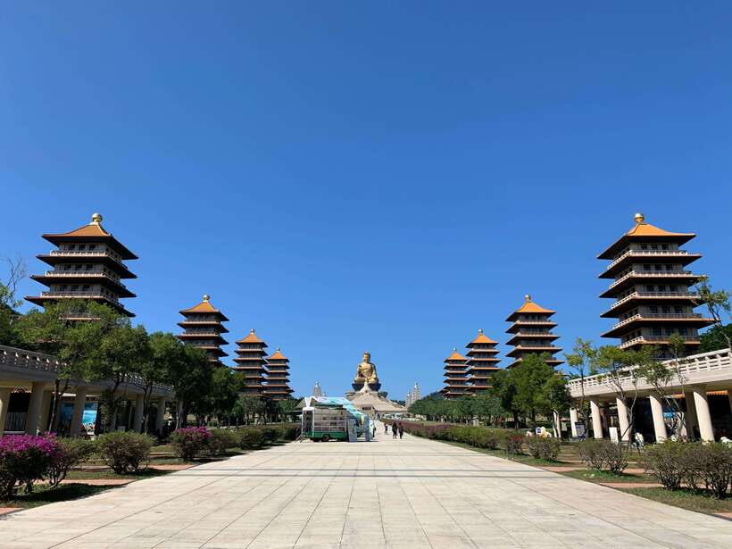 Kaohsiung: Private City Tour with Fo Guang Shan Museum - Why this private Kaohsiung tour works