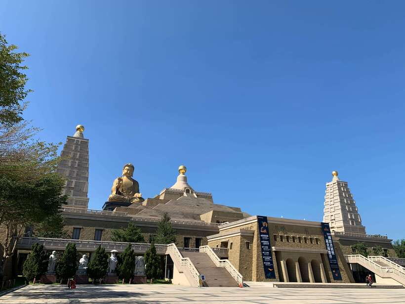 Kaohsiung: Private City Tour with Fo Guang Shan Museum - Who should book this experience