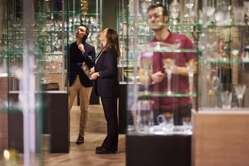 Karlovy Vary: Moser Glassworks Tour with Museum Entry - Entering the glassworks and meeting your guide