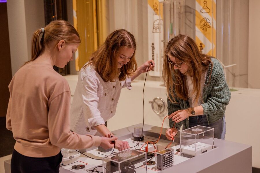 Kerkrade: Discovery Museum Entry Ticket - Make a take-home project in the Science Lab