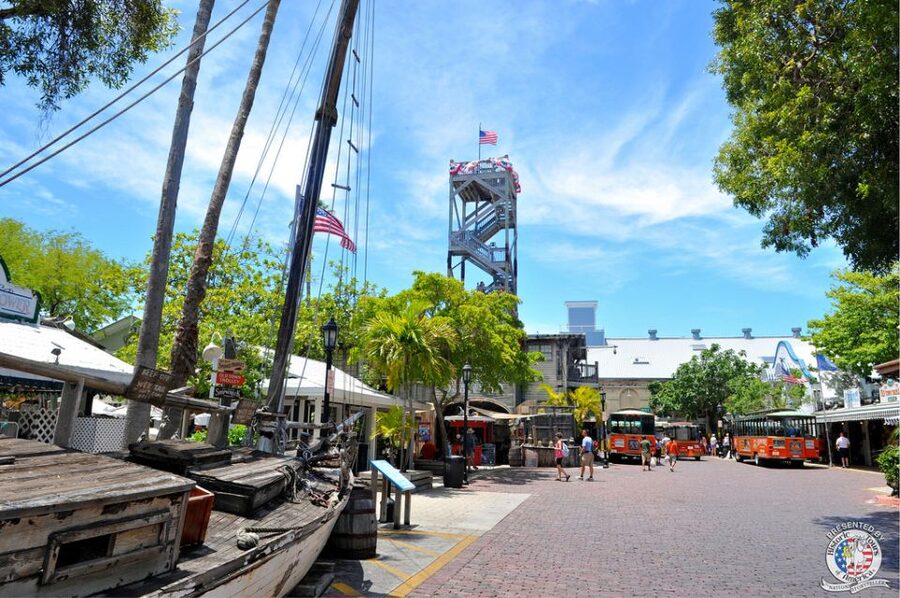 Key West Shipwreck Treasure Museum Tickets - The 64-pound silver bar is the hands-on highlight