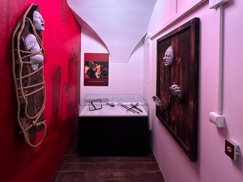 Kraków: Guided Tour of the Torture Museum - From medieval devices to the guillotine