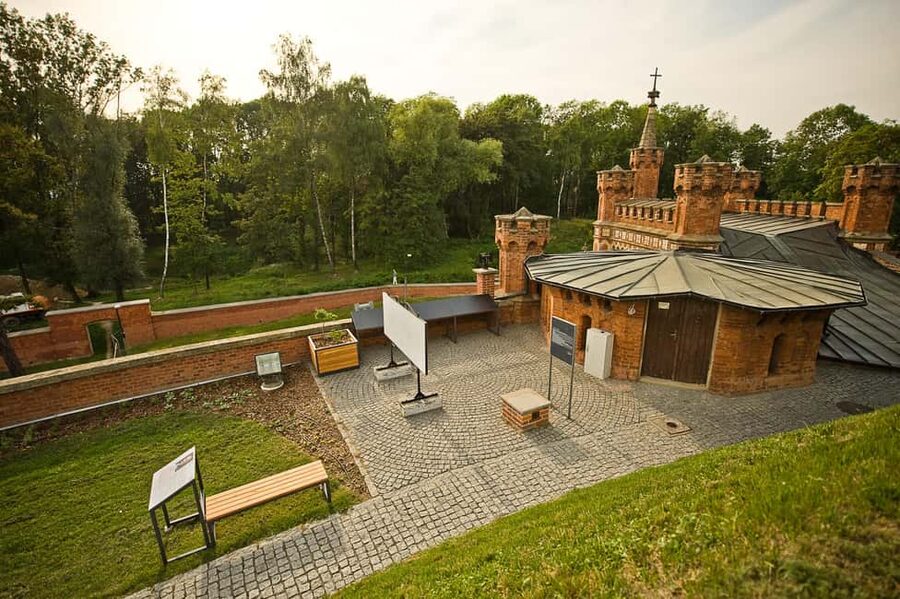 Krakow: Kościuszko Mound Entry Ticket with Exhibitions - Weather, footwear, and practical planning