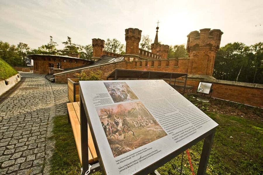 Krakow: Kościuszko Mound Entry Ticket with Exhibitions - The climb and the view over Krakow