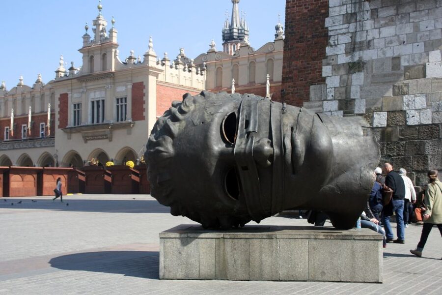Krakow: Rynek Underground Museum Guided Tour - Seeing the streets and stalls below the square