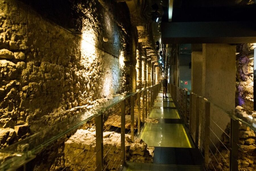 Krakow: Rynek Underground Museum Guided Tour - Starting the 90-minute guided route