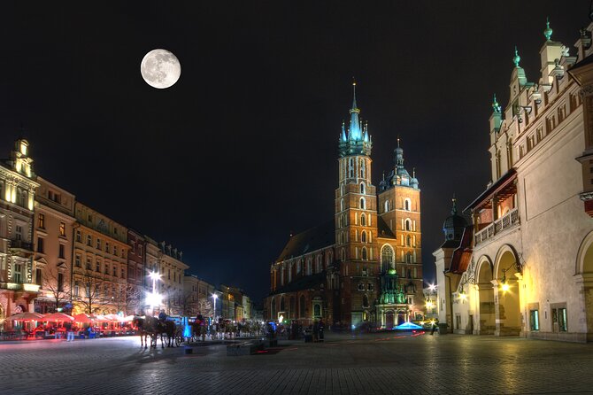 Krakow: Rynek Underground Museum Skip-the-line Guided Tour - Following the medieval streets and market remains