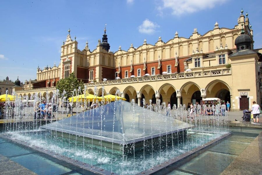 Krakow's Rynek Underground Museum Tour with Ticket and Guide - Projections, sound, and holograms below the Cloth Hall