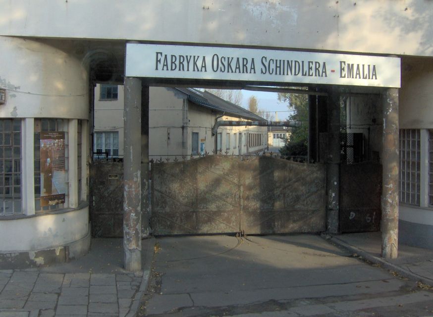 Krakow: Skip-the-line Oskar Schindler’s Museum Private Tour - What the guide adds to a serious subject