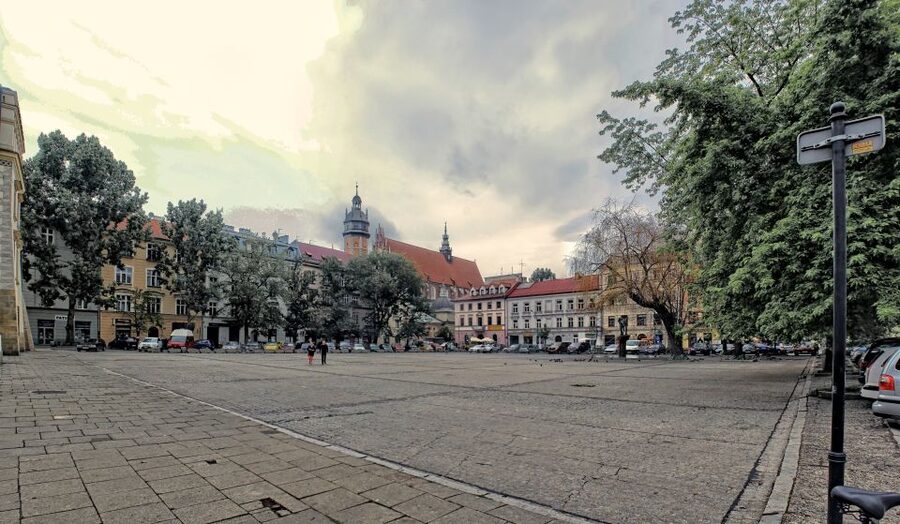 Krakow: Skip-the-line Oskar Schindler’s Museum Private Tour - Private space in a narrow museum