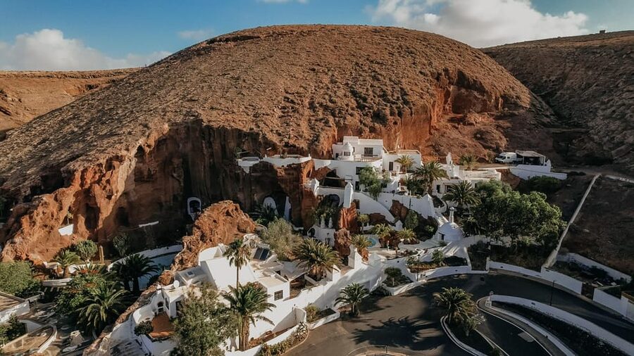 Lanzarote: LagOmar Museum Entry Ticket - Timing, transport, and crowd levels