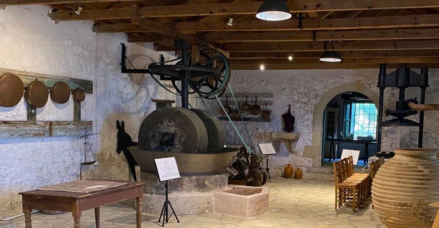 Lefkada: Olive Museum Fabbrica Ticket and Guided Tour - Starting with the modern process