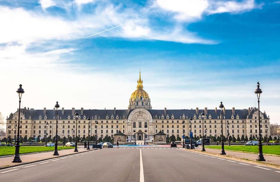 Les Invalides: Napoleon's Tomb & Army Museum Entry - From medieval warfare to Napoleon’s empire