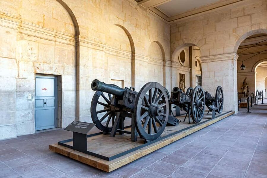 Les Invalides: Napoleon's Tomb & Army Museum Entry - World War I, World War II, and the French Resistance