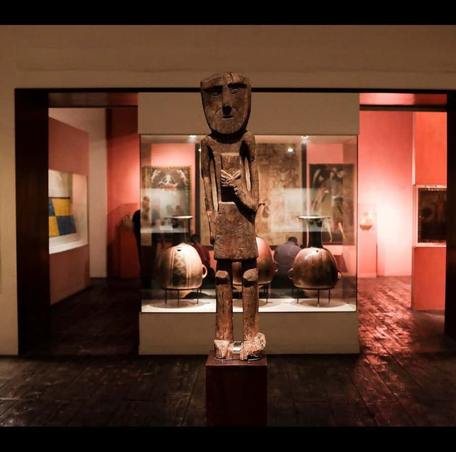 Lima city tour: Larco Museum and Huaca Pucllana - Riding across Lima to the Larco Museum