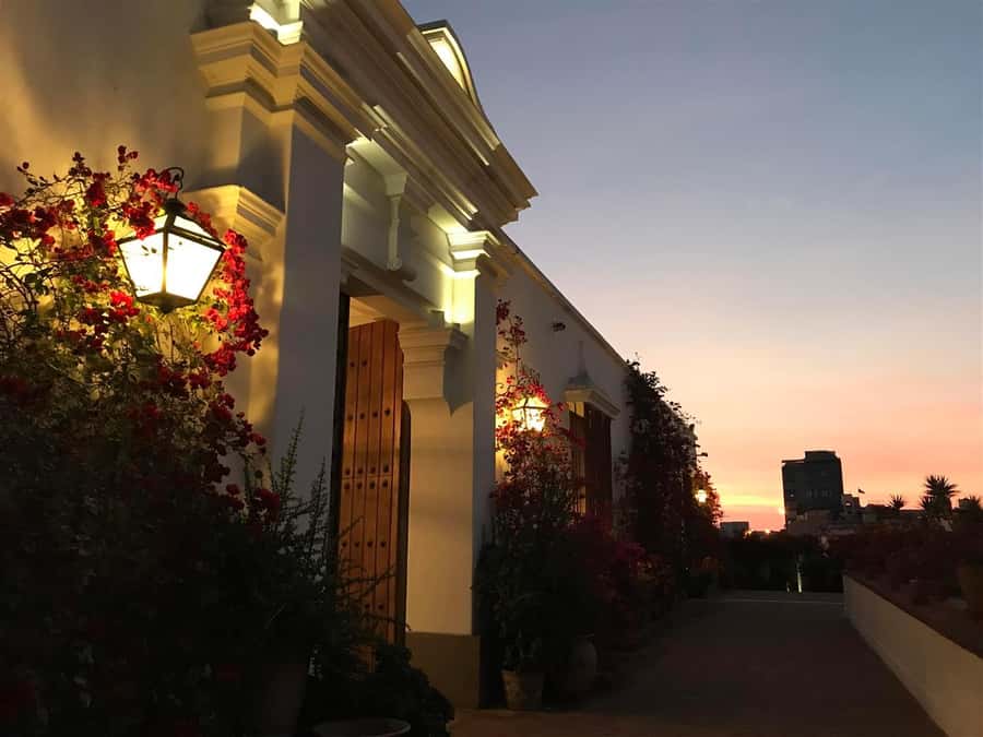 Lima: Huaca Ruins and Larco Museum at Night with Dinner - Dinner at Cafe del Museo