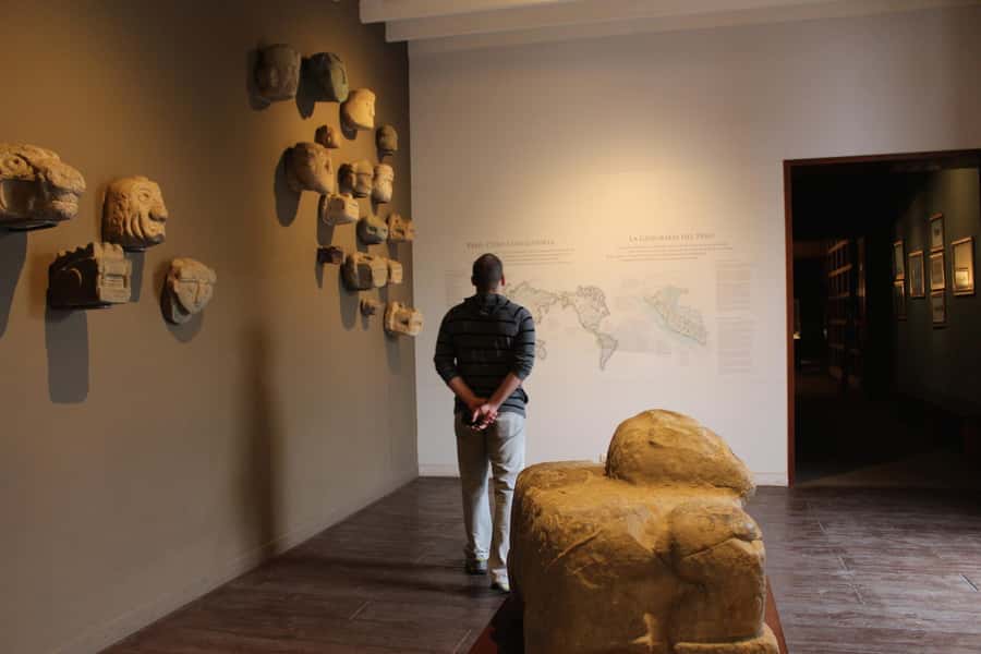 Lima: Huaca Ruins and Larco Museum at Night with Dinner - Starting in Miraflores or San Isidro