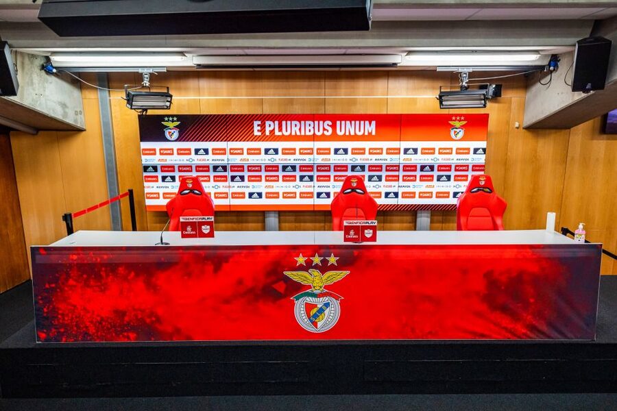 Lisbon: Luz Stadium Tour & SL Benfica Museum Entry - Pitch-side photos and the Benfica eagles