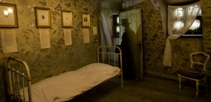 London: Jack the Ripper Museum Tickets - Entering 1888 Whitechapel on Cable Street