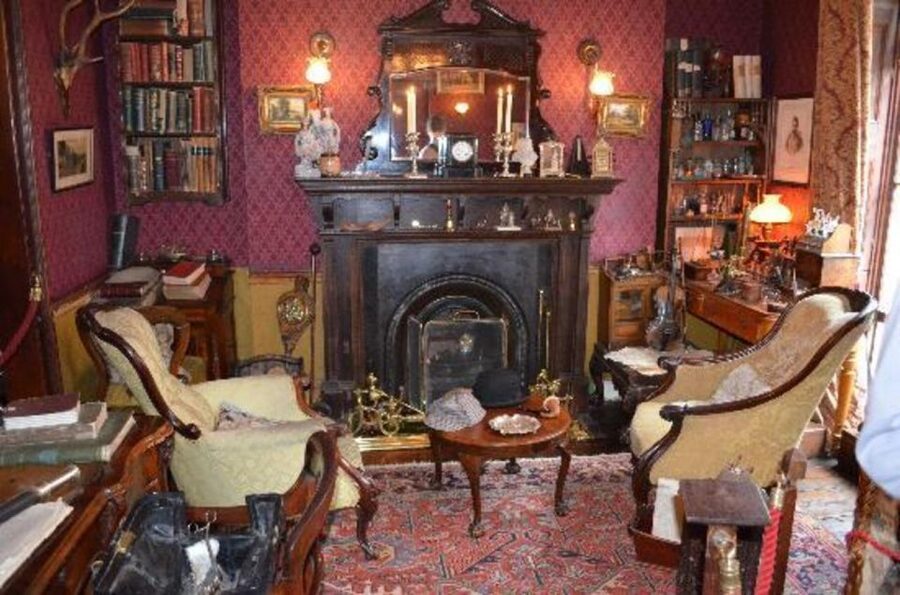 London: Sherlock Holmes Museum & Westminster Walking Tour - Inside the Sherlock Holmes Museum