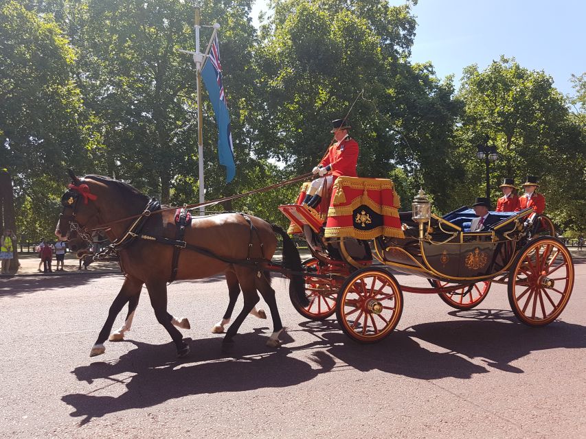 London: Top 30 Sights Tour and Sherlock Holmes Museum - Pace, group size, and guide style
