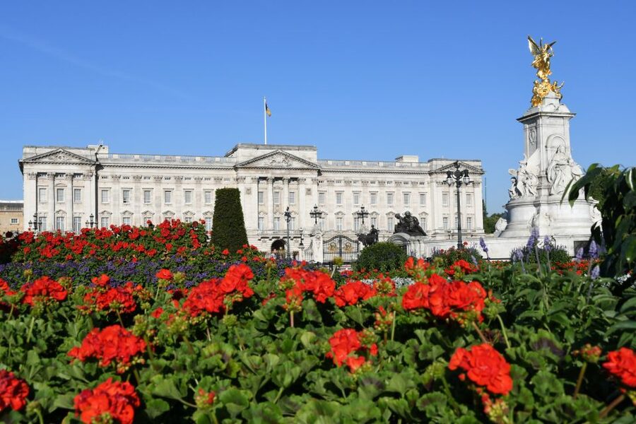 London: Top 30 Sights Tour and Sherlock Holmes Museum - Crossing to South Bank and the City