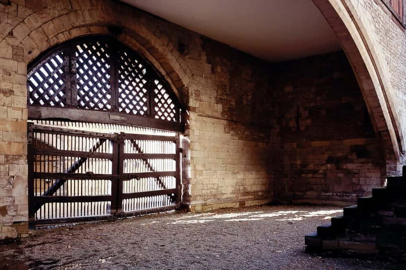 London: Tower of London and Crown Jewels Exhibition Ticket - Finding the ravens around the grounds