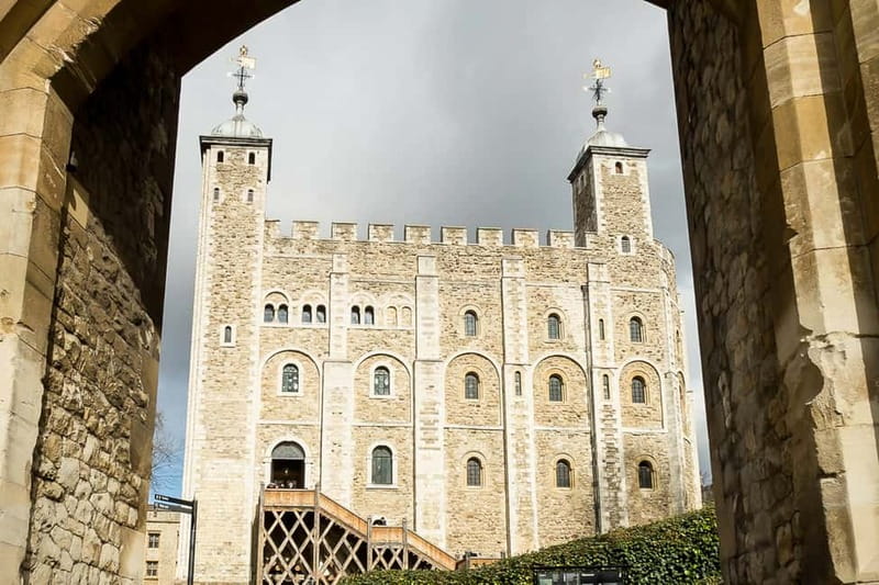 London: Tower of London and Crown Jewels Exhibition Ticket - Arriving at the main entrance