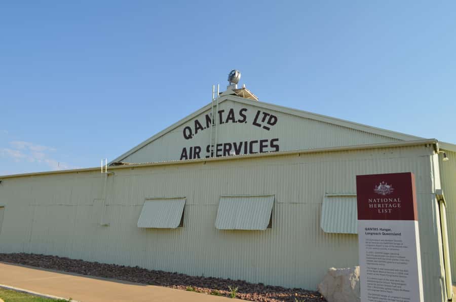 Longreach: Qantas Founders Museum First Class Experience - Read the 747 cockpit like a working machine