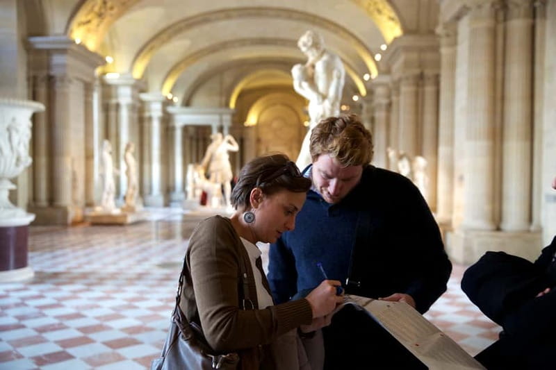 Louvre Museum: Mona Lisa Without the Crowds Last Entry Tour - Group size, walking pace, and access