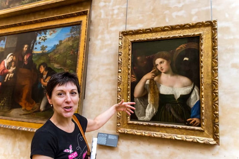 Louvre Museum: Skip-the-Line Small Group Guided Tour - The Mona Lisa, famous and crowded
