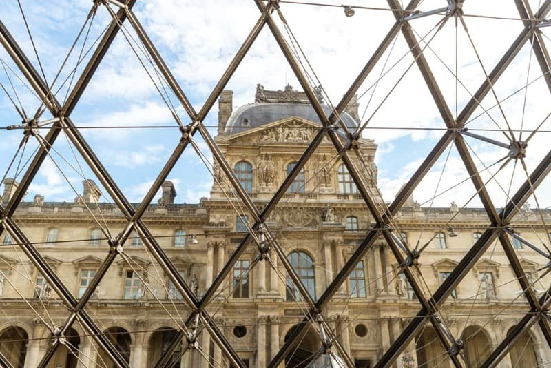 Louvre Museum: Skip-the-Line Small Group Guided Tour - Priority entry, with one important qualification