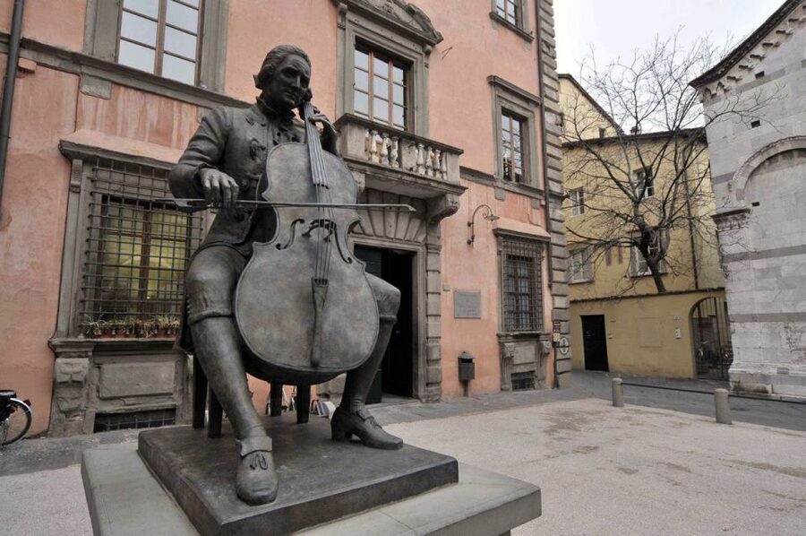 Lucca: Musical Walking Tour with Puccini Museum Visit - Inside Teatro del Giglio at the starting point
