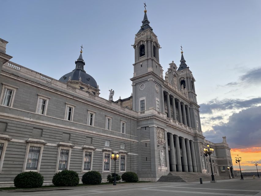 Madrid: Guided Tour of Prado Museum and Royal Palace - Timing, meeting points, and what to bring