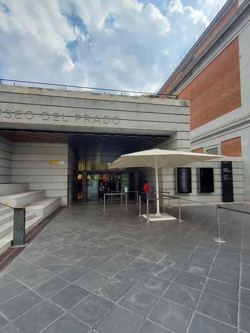 Madrid: guided visit of the Prado Museum with a native Italian-speaking tour guide - Meeting at Goya’s Statue