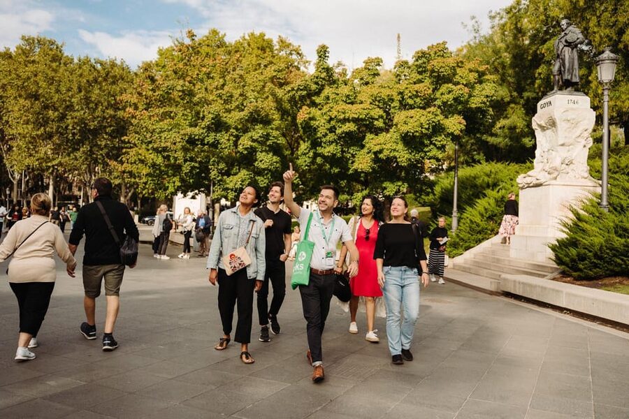 Madrid: Prado Museum & Lunch at World’s Oldest Restaurant - Who should book this experience?